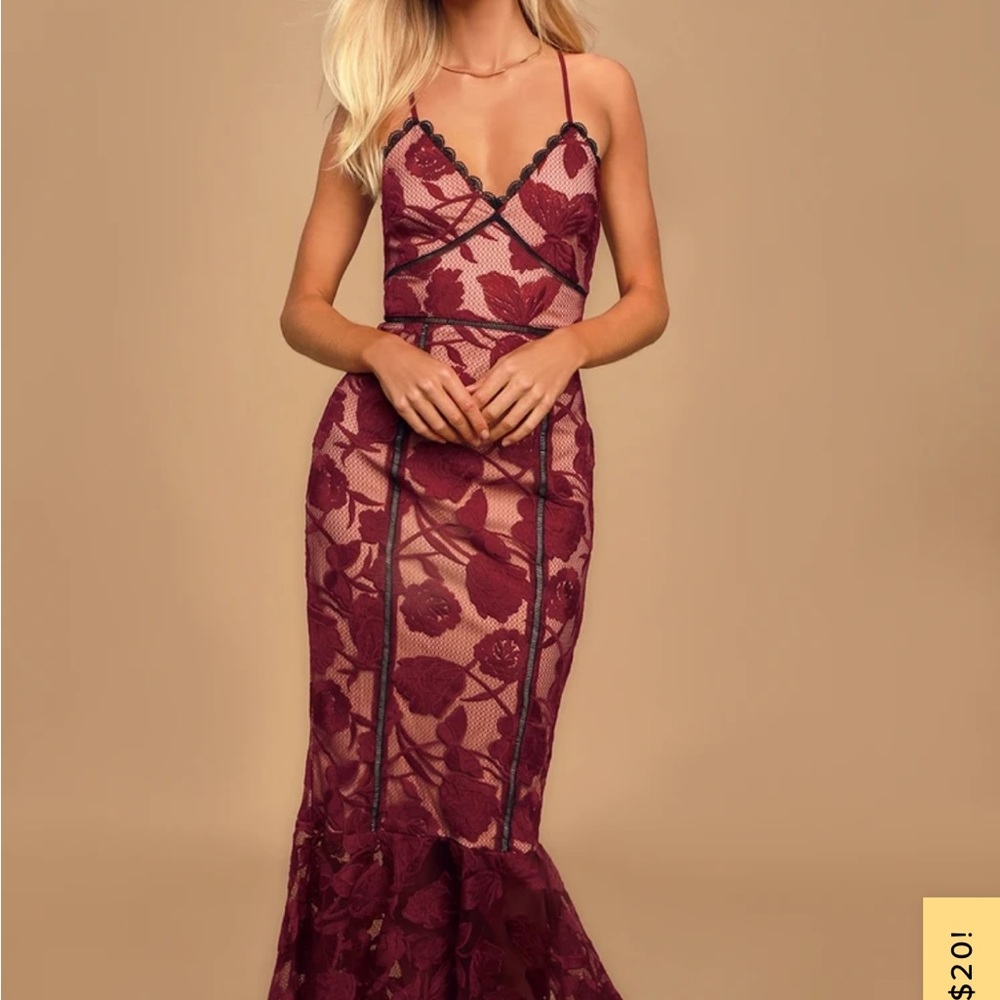 Lulus BURGUNDY floral bodycon type midi dress